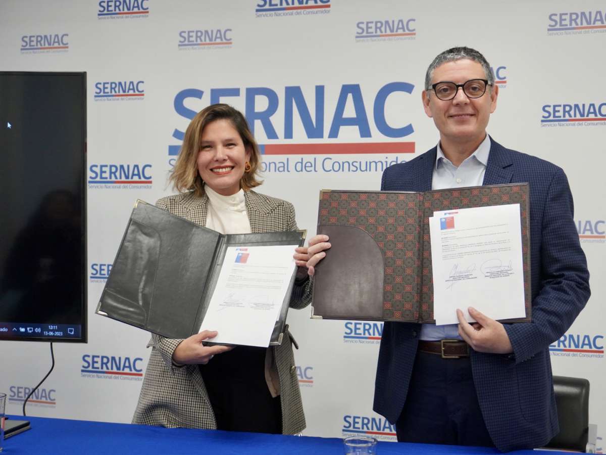 EL SERNAC Y EL SERNAMEG FIRMARON CONVENIO PARA POTENCIAR EL ENFOQUE DE GÉNERO Y LOS DERECHOS DE LAS MUJERES CONSUMIDORAS  