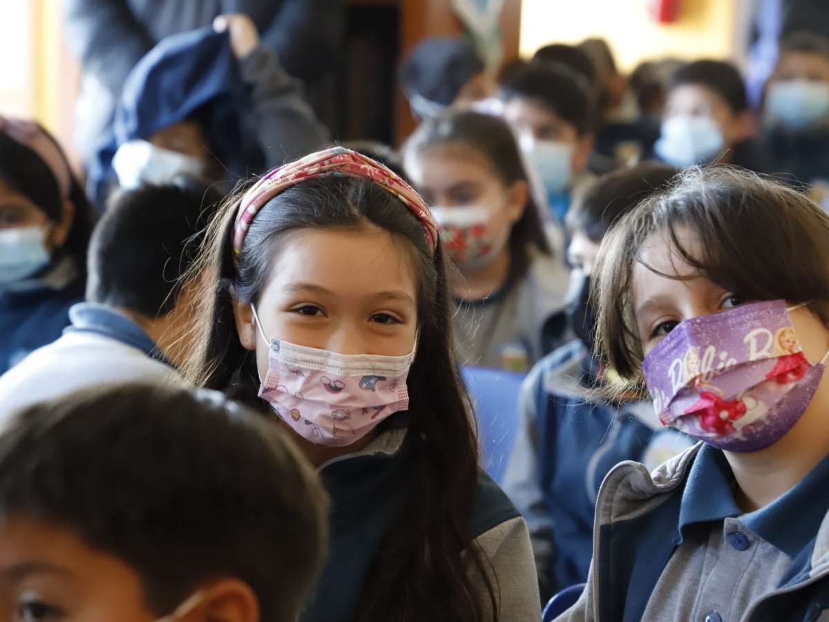ESCUELAS RURALES RECIBIERON IMPLEMENTACIÓN TECNOLÓGICA DONADA POR EMPRESA WOM