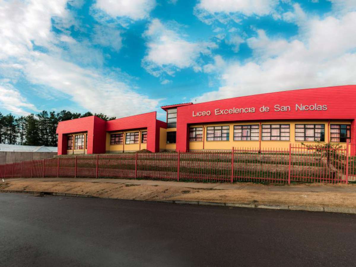 Siete escuelas y liceos de Ñuble se convierten en albergues para enfrentar la catástrofe regional