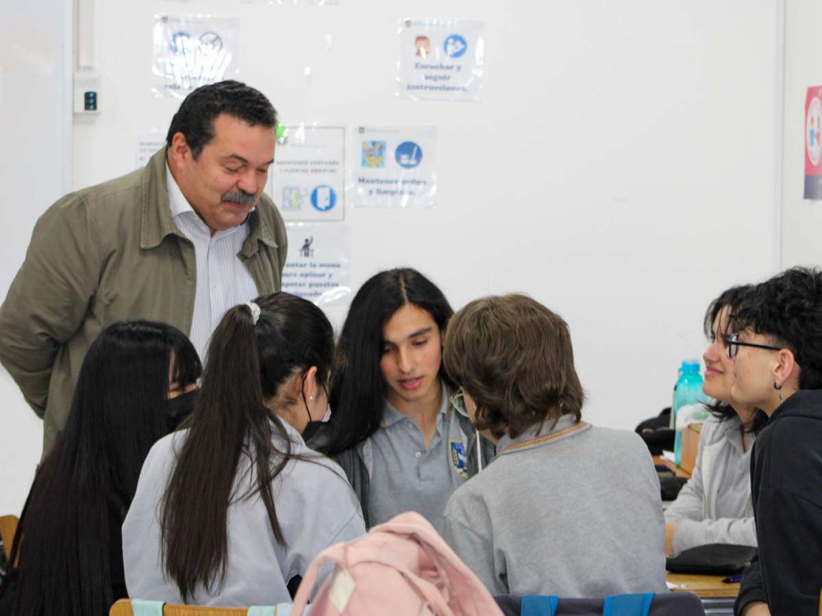 Seremi de Educación invita a sostenedores a postular al programa de Liceos Bicentenario