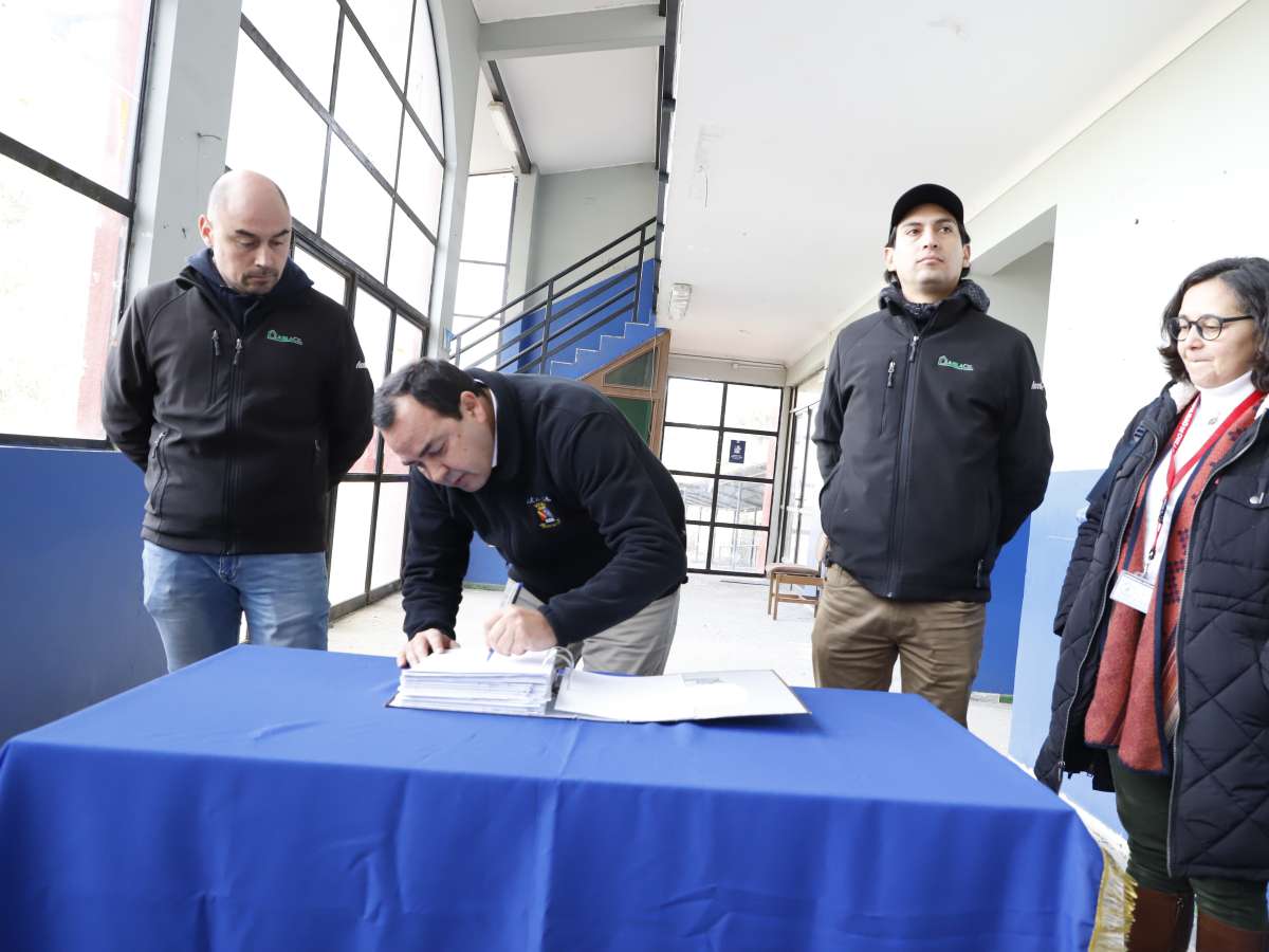 Empresa a cargo de conservación de escuela de Rucapequén inicia obras de mejora 