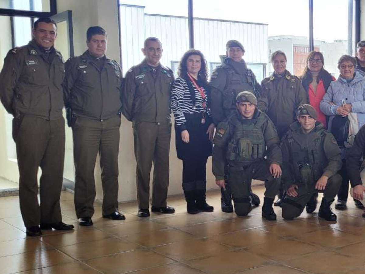 Carabineros conversó con vecinos de sector Pob. Bonilla sobre servicios policiales que se proyectan para el sector