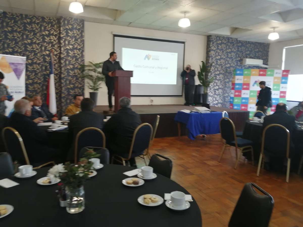 En reunión con los alcaldes de las 21 comunas de Ñuble gobernador Oscar Crisóstomo conmemoro dos años de gestión del Gobierno Regional