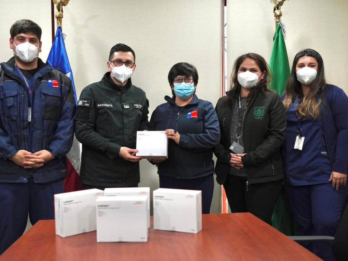 Seremi de Salud Ñuble entrega test de antígenos a Gendarmería