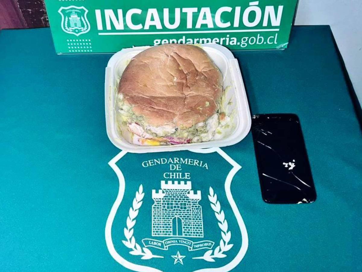 Gendarme de Yungay sorprende teléfono en sándwich que trataban de ingresar a un interno en visita  