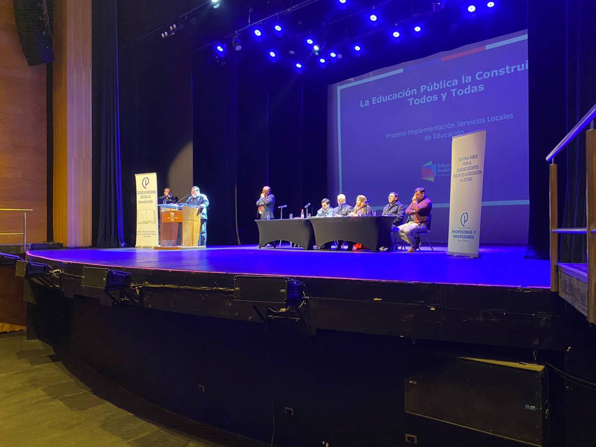 Director nacional de Educación Pública participa en asamblea informativa sobre el proceso de instalación del SLEP Valle Diguillín