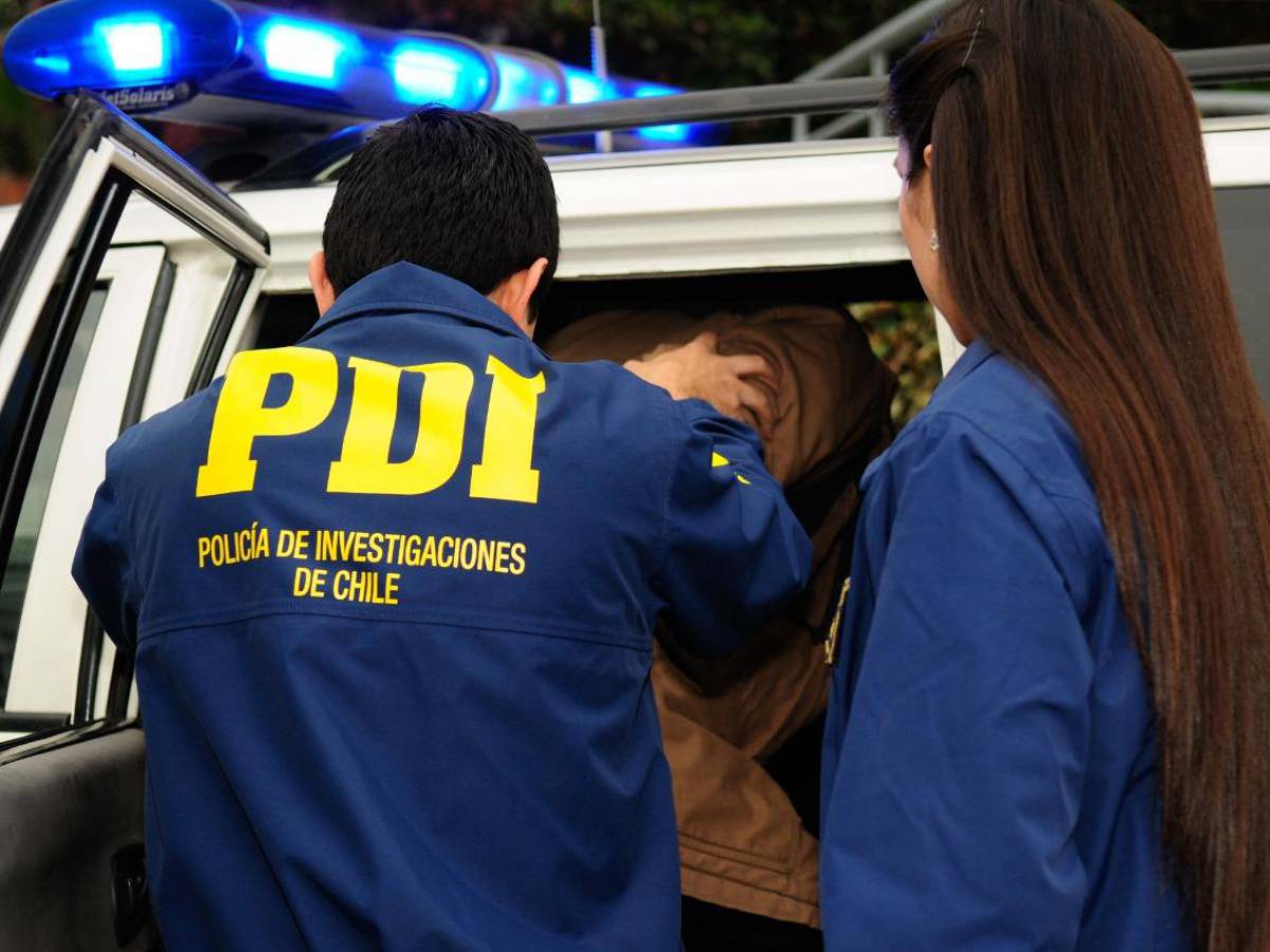 PDI Chillán detuvo a imputado por robo en oficina pública: fue identificado mediante huella