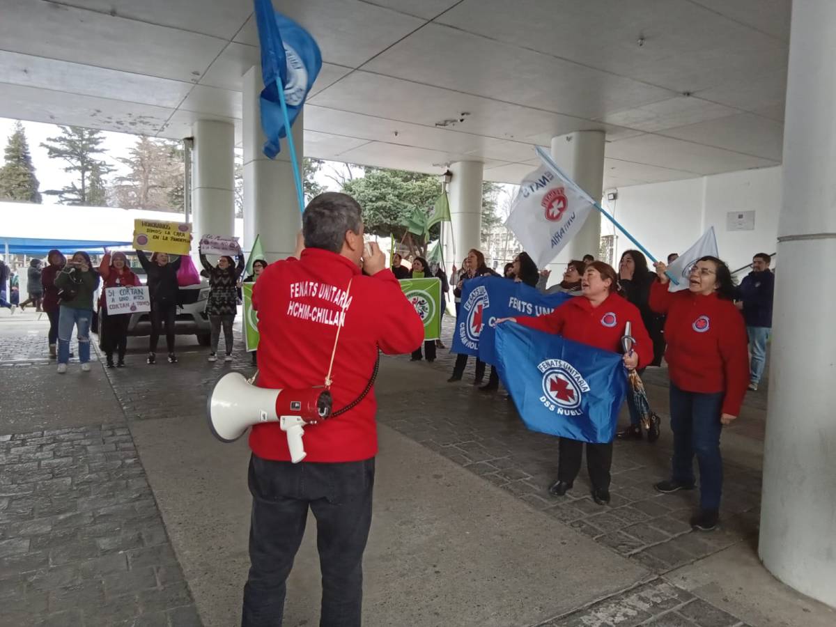 Gremios de la salud denunciaron esta mañana despidos de la red asistencial de Ñuble que fueron contratados como ayuda durante la pandemia