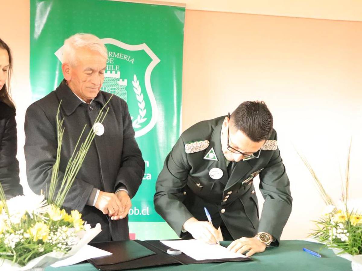 Gendarmería y municipalidad de Yungay firman ampliación de comodato por 30 años para funcionamiento del CET en Yungay