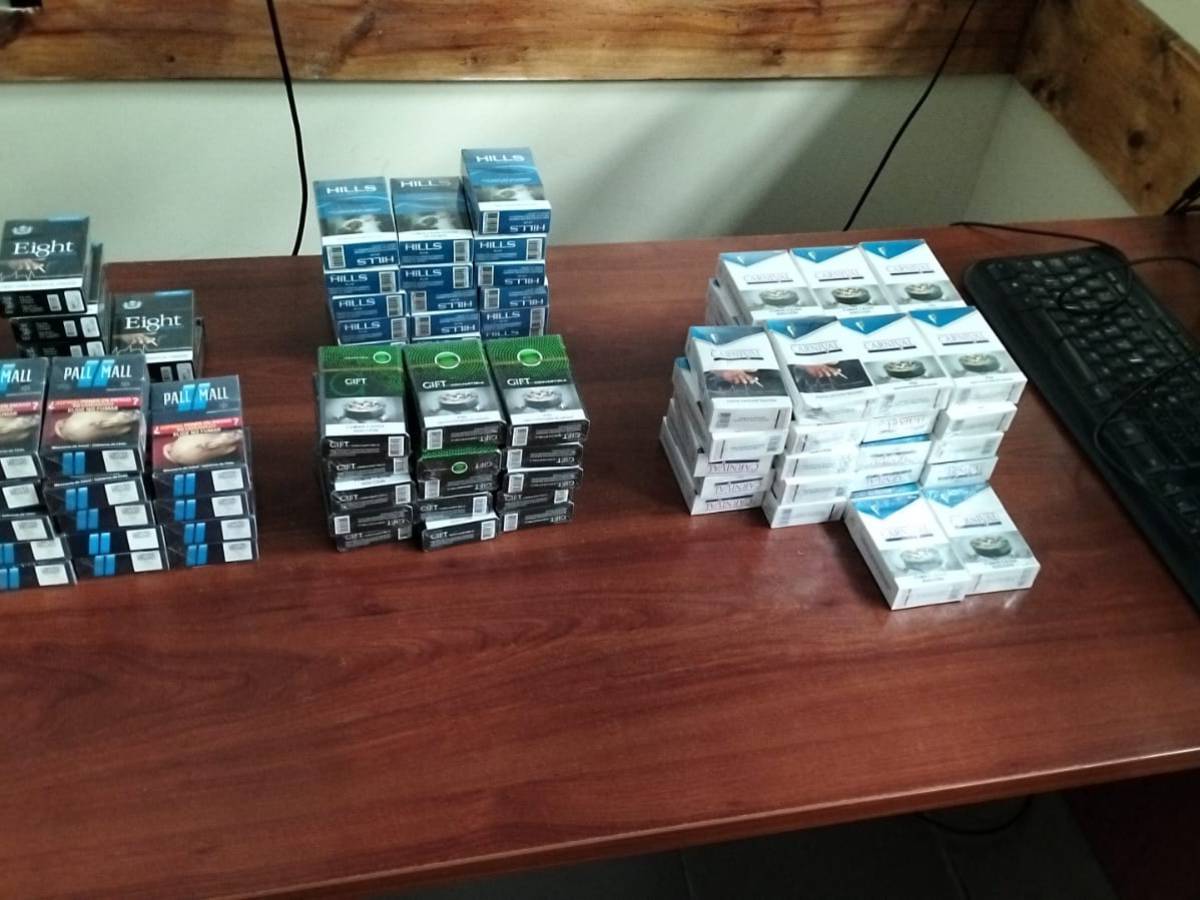 Carabineros y personal de inspección municipal incauta importante cantidad de cigarrillos de contrabando