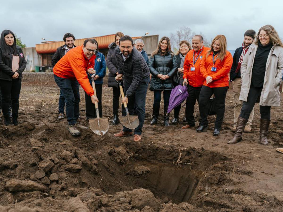 Con colocación de primera piedra se inicia proyecto de reposición del Cesfam Federico Puga Borne en Chillán Viejo