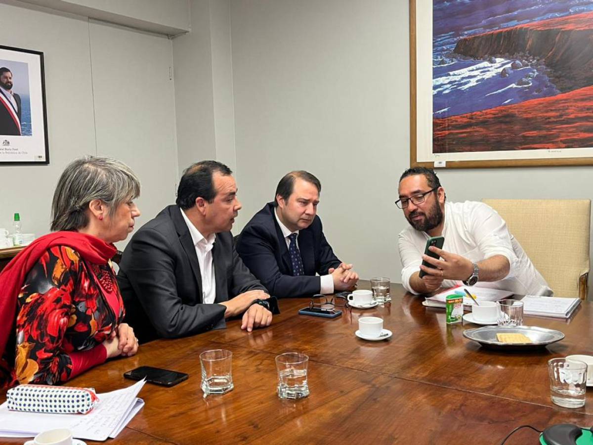 Alcalde Del Pozo y ministro de educación revisaron inversión en establecimientos educacionales de Chillán Viejo