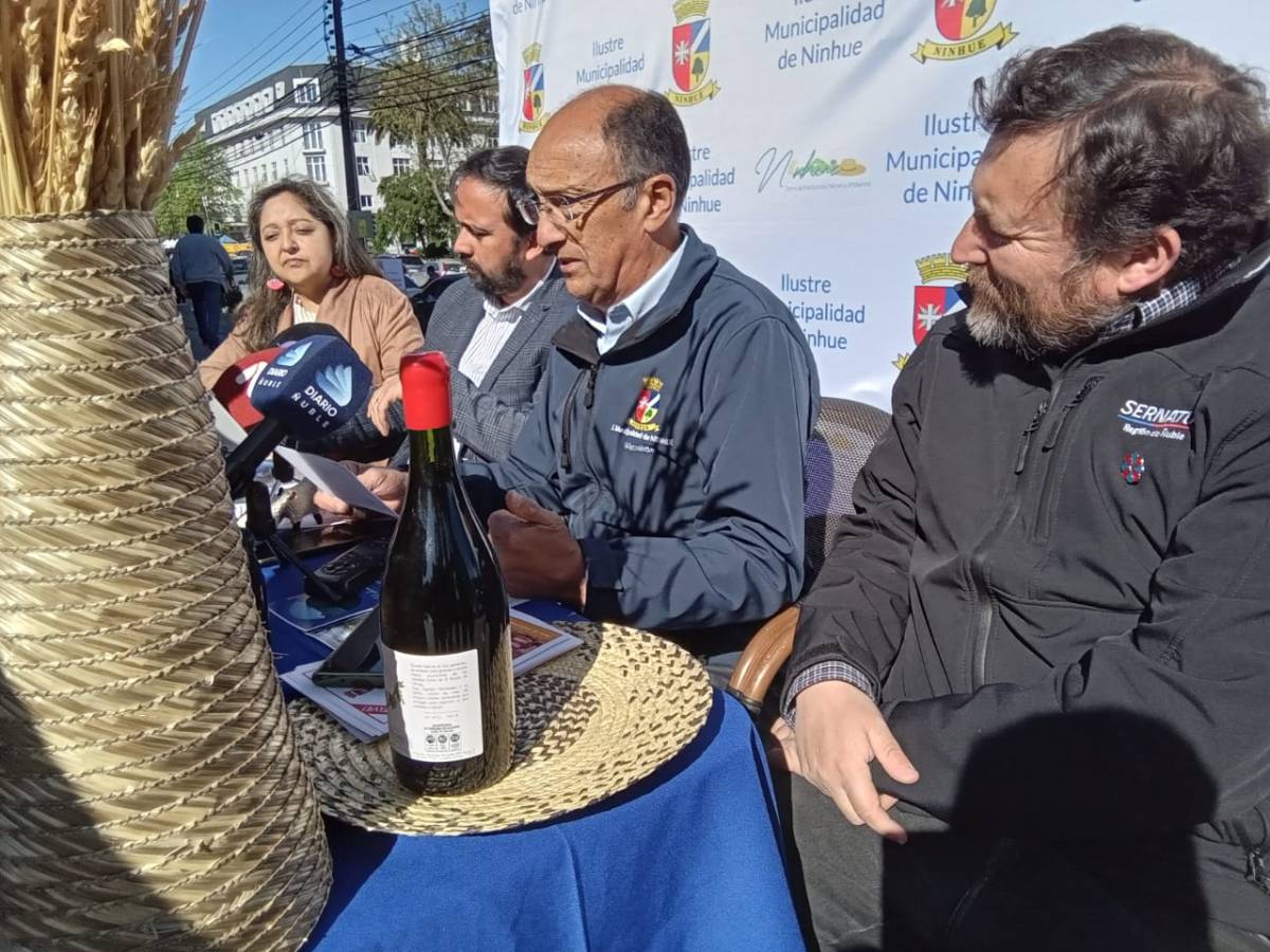 El alcalde Ninhue junto al gobernador, la seremi de las culturas y el director regional de Sernatur, invitó a ñublensinos a la Fiesta del Rosario