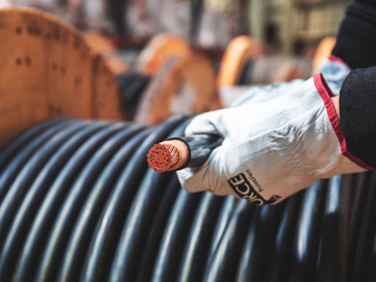 Expertos alertan por fallas eléctricas debido a conexiones fuera de norma