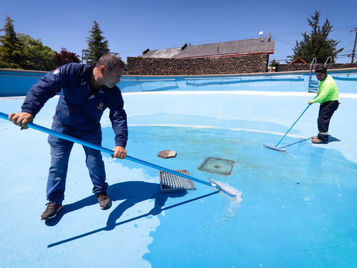 CHILLÁN VIEJO TRABAJA A TODA MARCHA PARA INICIO DE  TEMPORADA DE PISCINA
