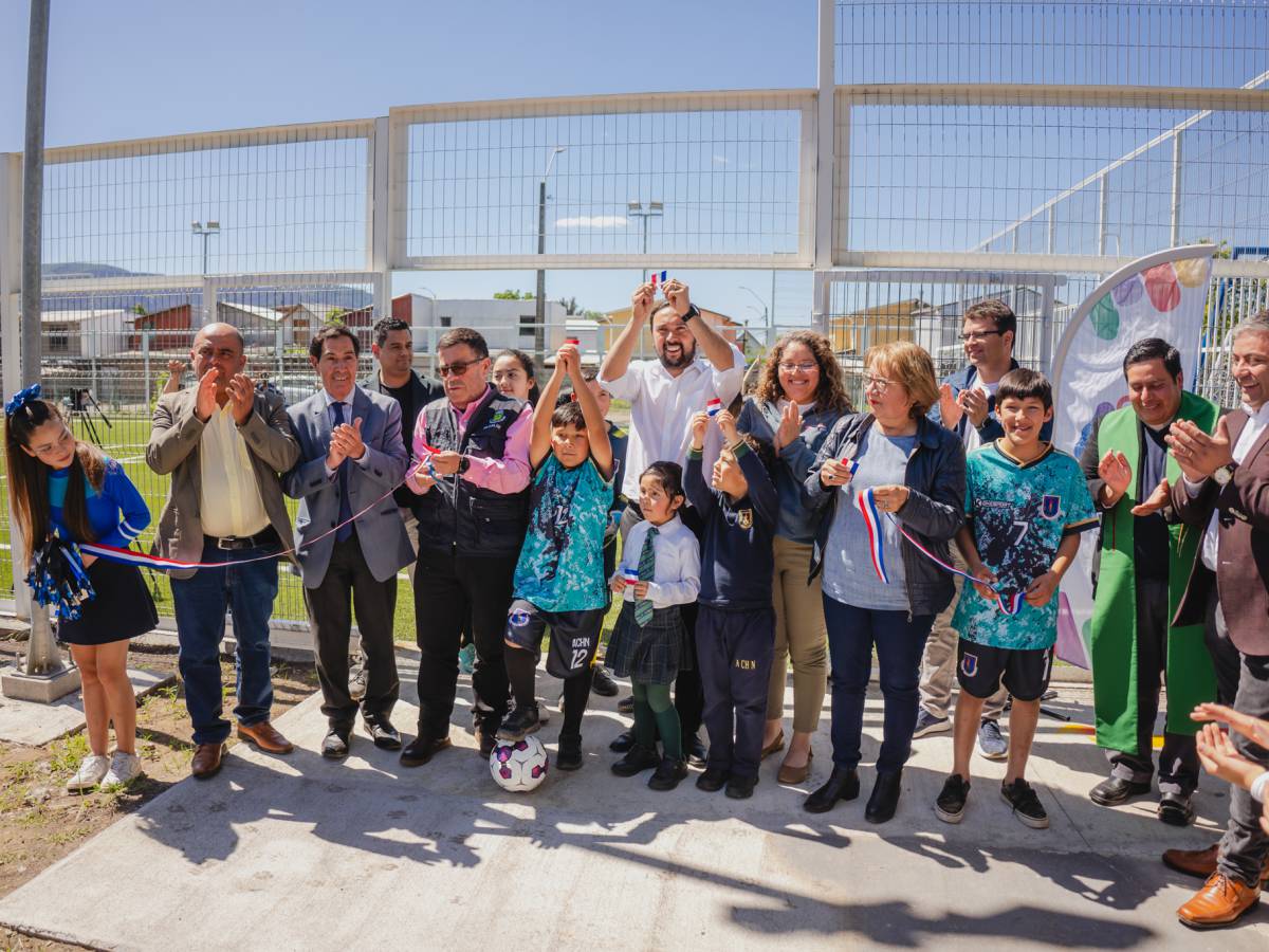 Quillón inaugura nueva multichancha construida con financiamiento del Gobierno Regional
