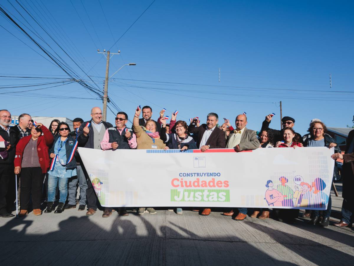 VECINOS DE HISTÓRICO BARRIO DE QUILLÓN DEJARON ATRÁS MÁS DE 60 AÑOS CONVIVIENDO CON EL BARRO Y EL POLVO