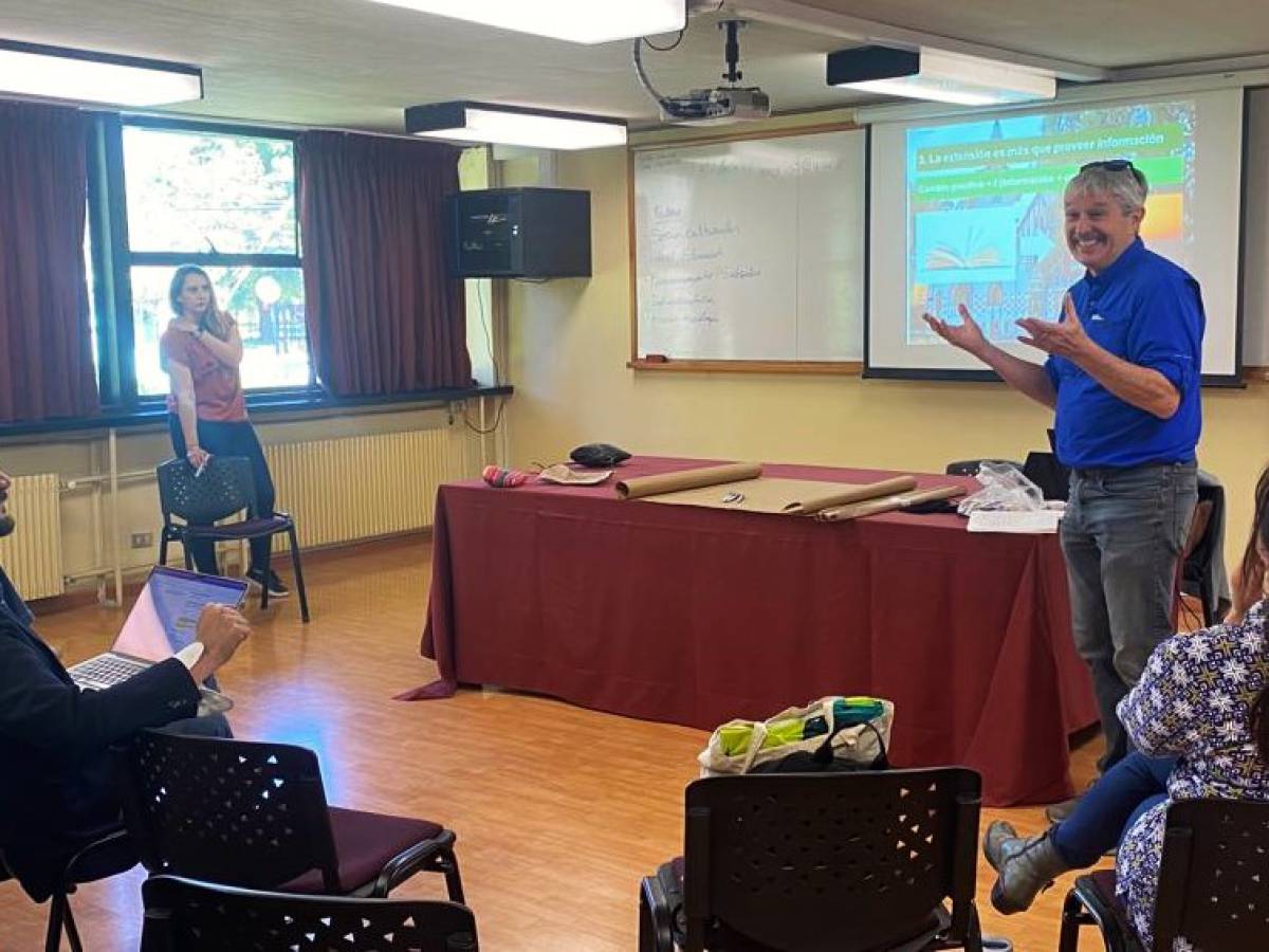 Especialista de UC Davis en transferencia tecnológica en agricultura realizó taller en INIA Quilamapu