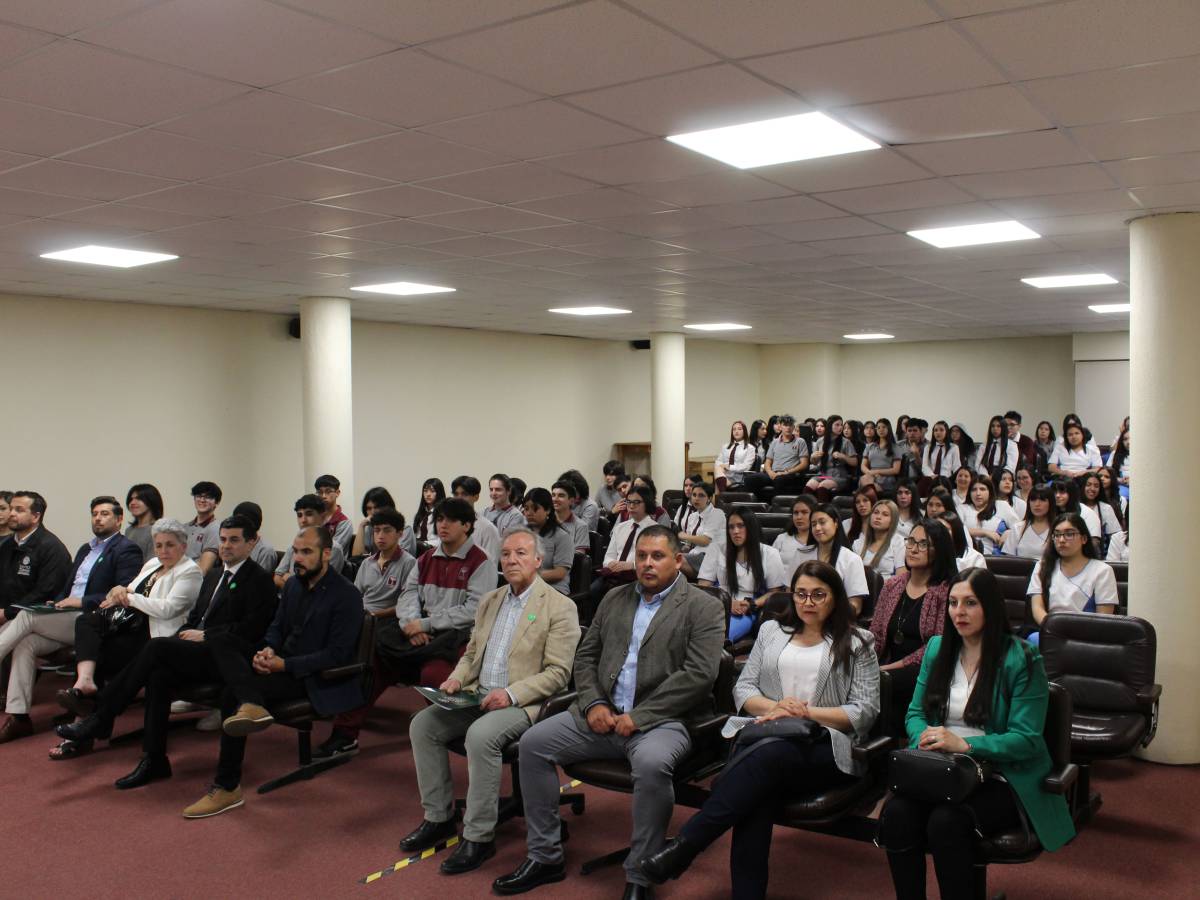 Más de 100 estudiantes fueron certificados con el programa educativo de Alternancia ejecutado por Santo Tomás