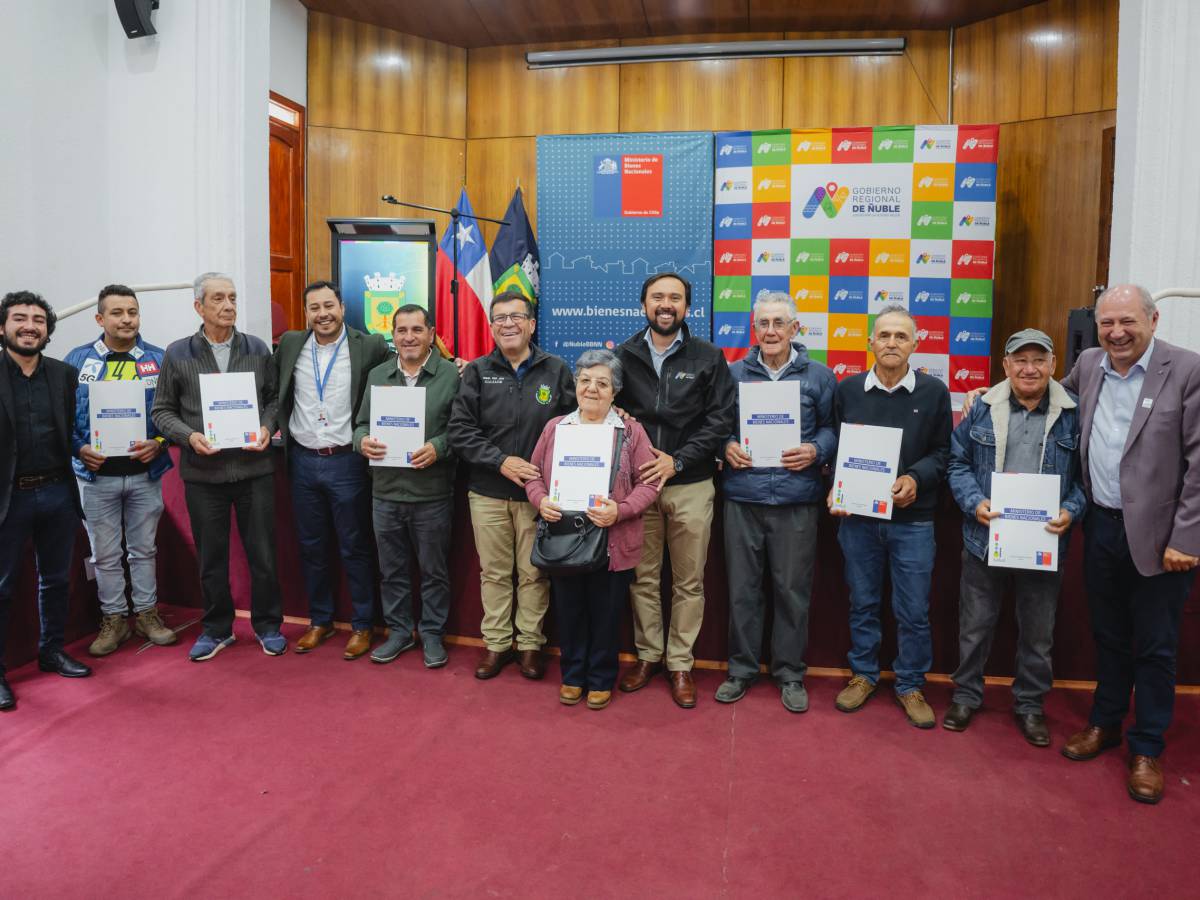 Con la entrega 52 títulos de dominio a familias de Quillón finaliza programa de regularización de terrenos en la Zona de Rezago