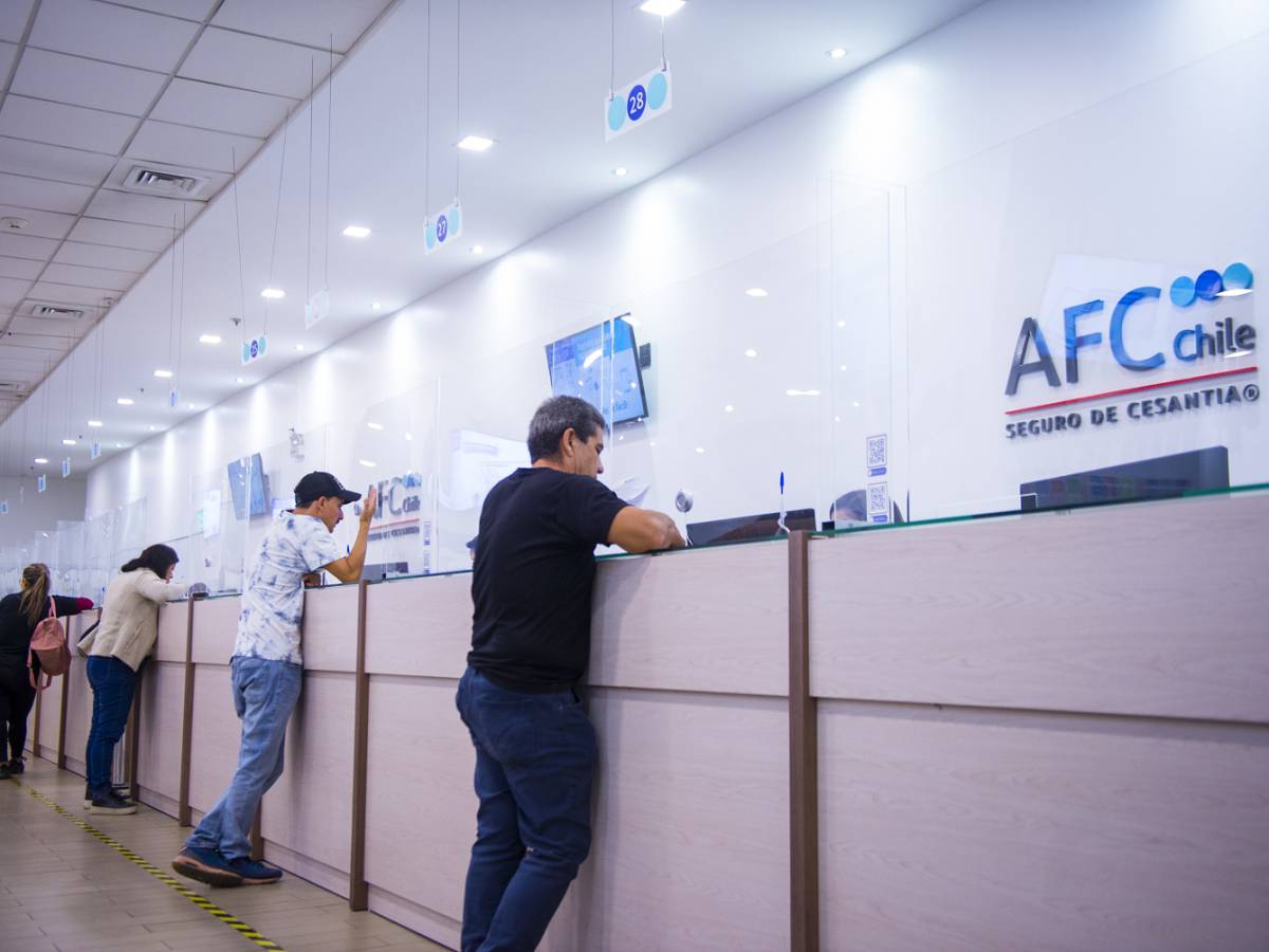 Aumentan beneficios y disminuyen requisitos del Seguro de Cesantía a partir del 1 de diciembre: AFC invita a realizar el trámite por internet