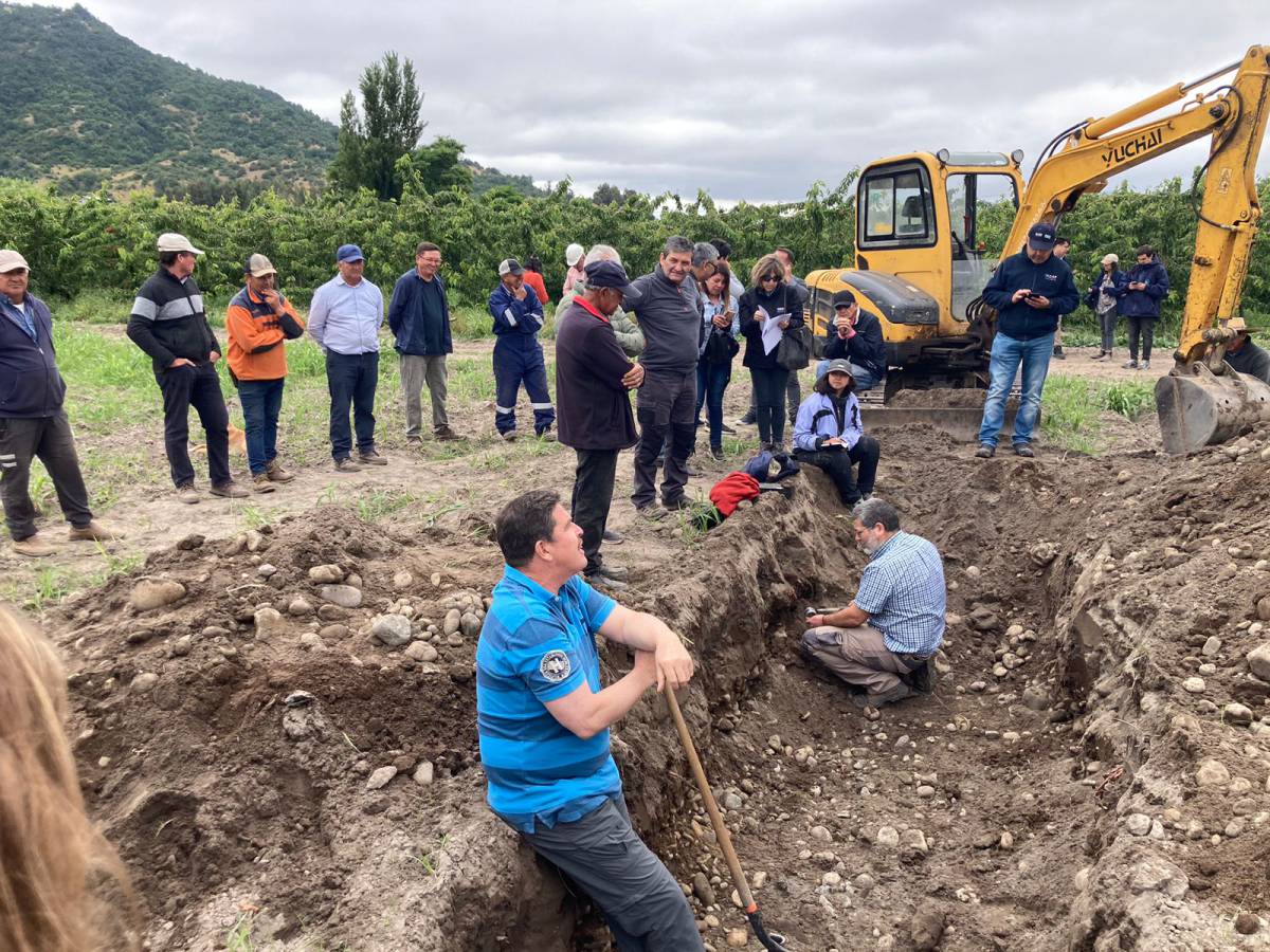 Expertos en suelos y cultivos entregaron recomendaciones a agricultores afectados  por crecidas de ríos