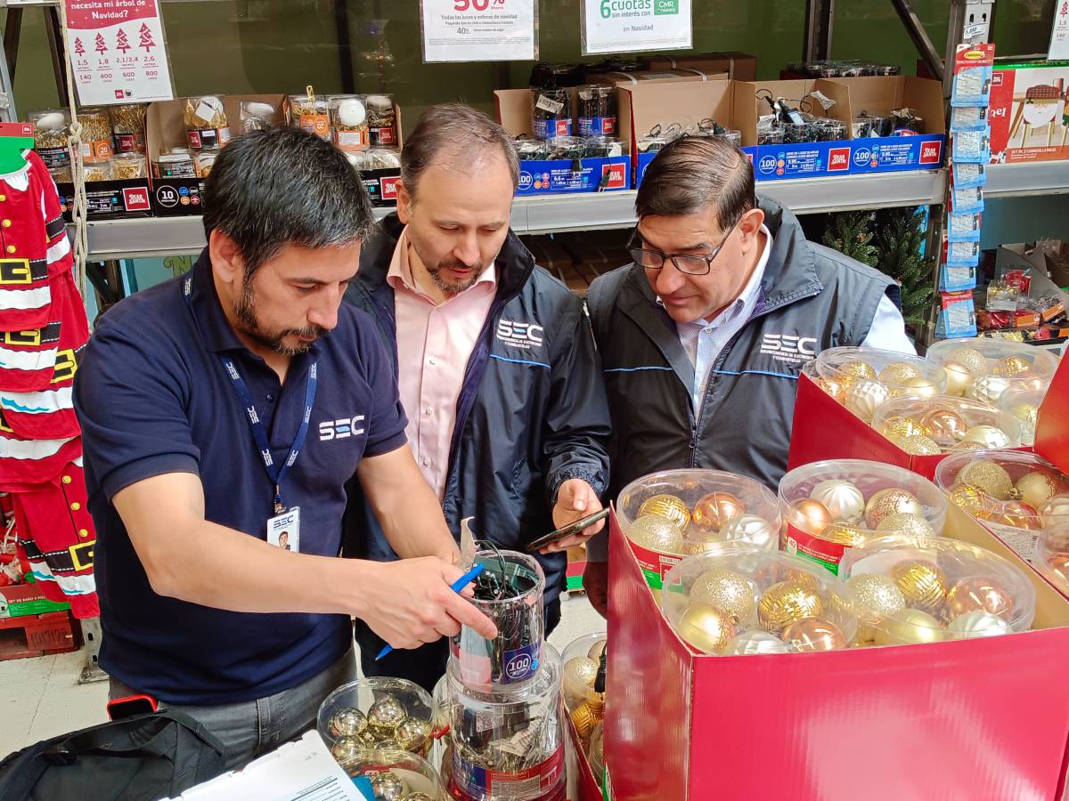  SEC Ñuble y Seremi de Energía reiteran llamado a comprar sólo luces navideñas certificadas