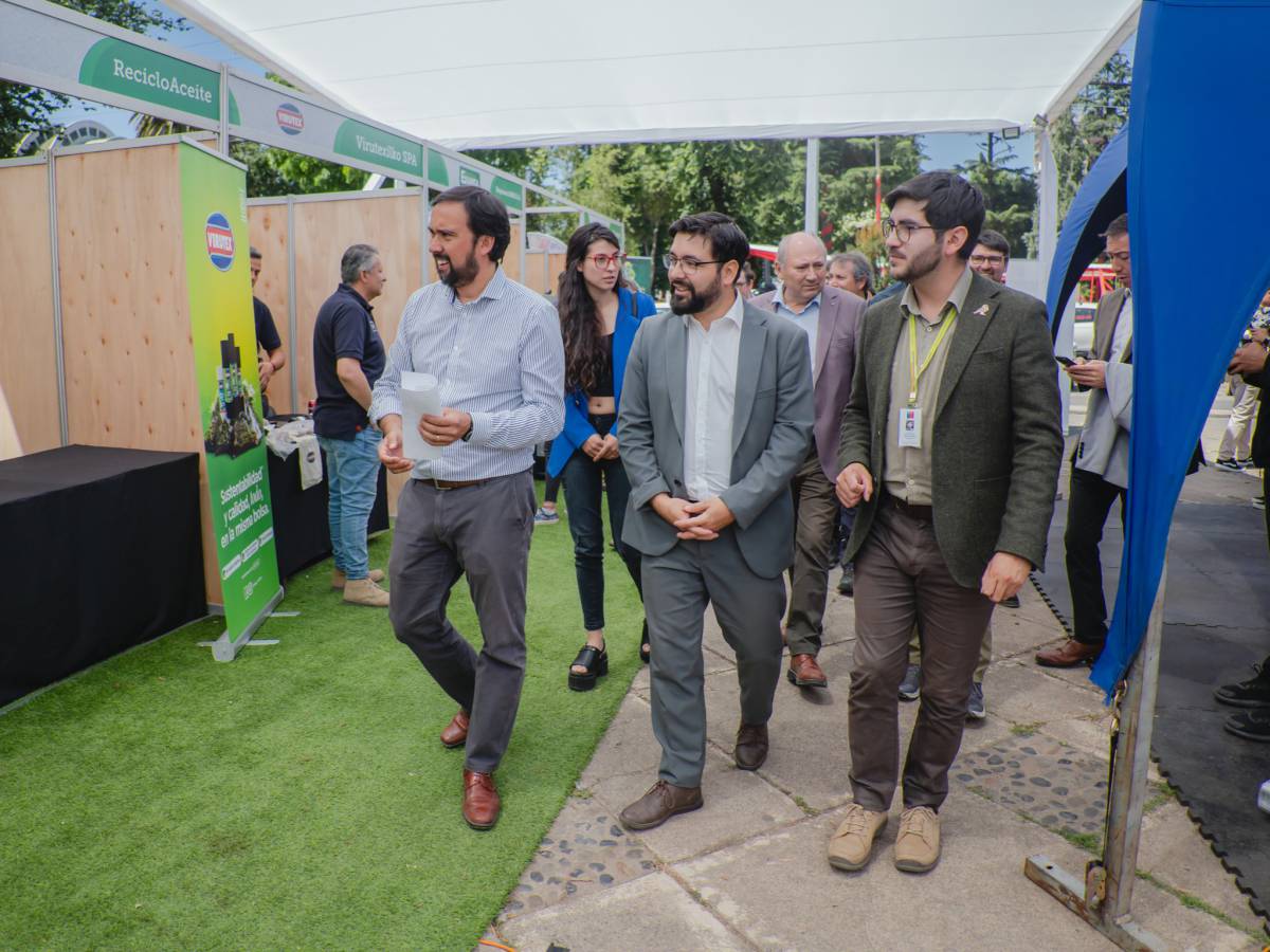 Reciclar comienza por casa: Medio Ambiente inició Feria de Reciclaje Ñuble circular
