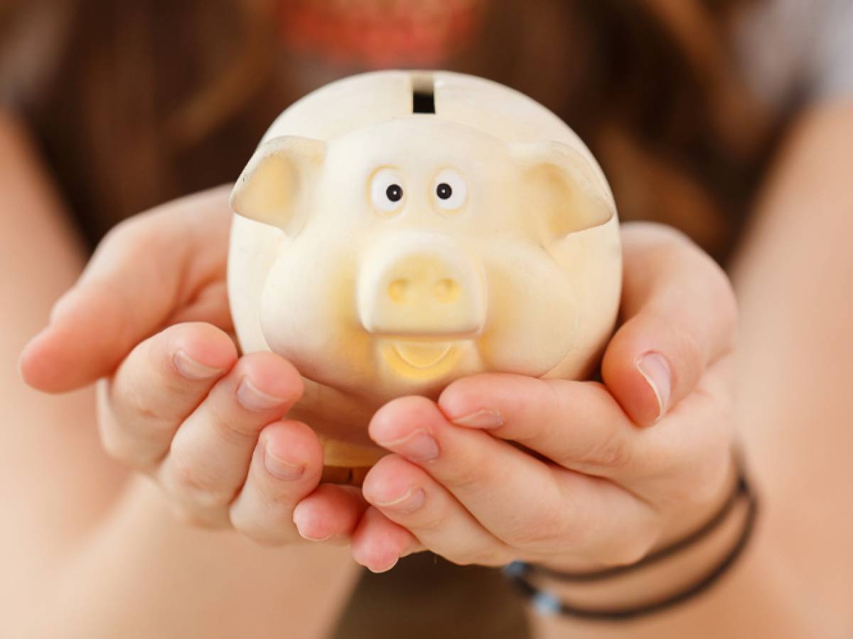 85% de los chilenos se endeudan en diciembre: Tips para cuidar tu bolsillo y evitar el sobreendeudamiento en tus vacaciones