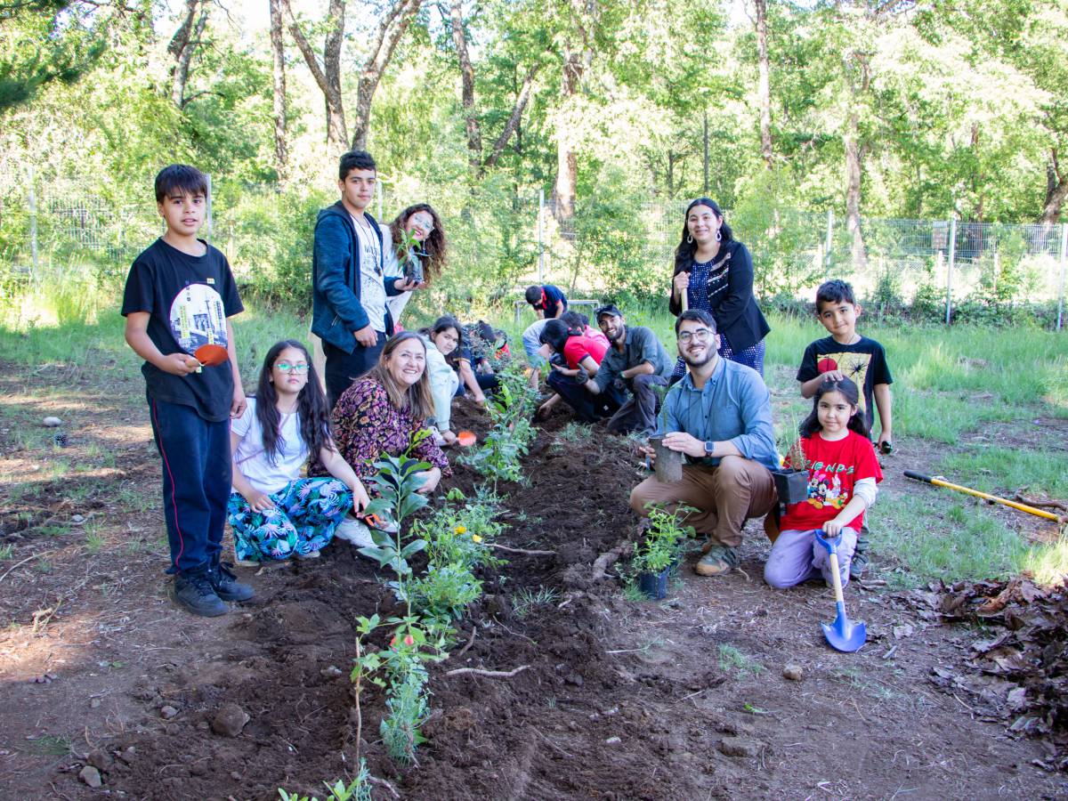  Escuela de Recinto aprende sobre manejo de ecosistemas a través de reforestación de especies arbóreas