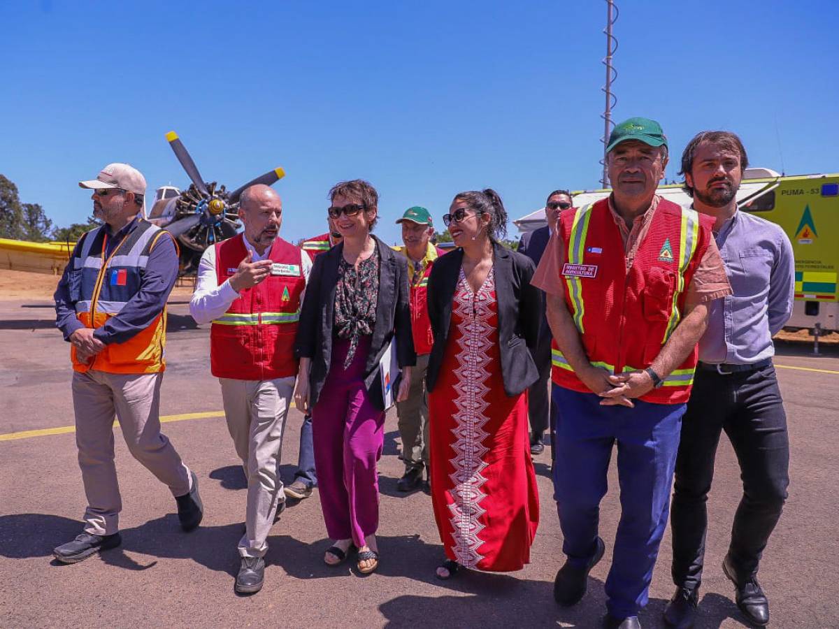 Ministro Valenzuela llama a Faena Cero ante alerta meteorológica por altas temperaturas 