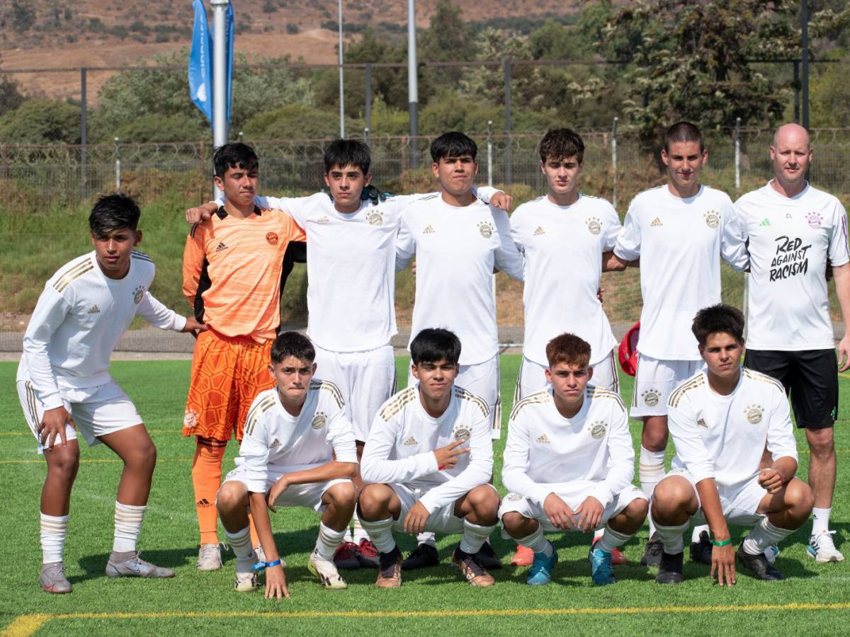 Cinco estudiantes chilenos viajarán a Alemania para entrenar con juveniles del FC Bayern Múnich