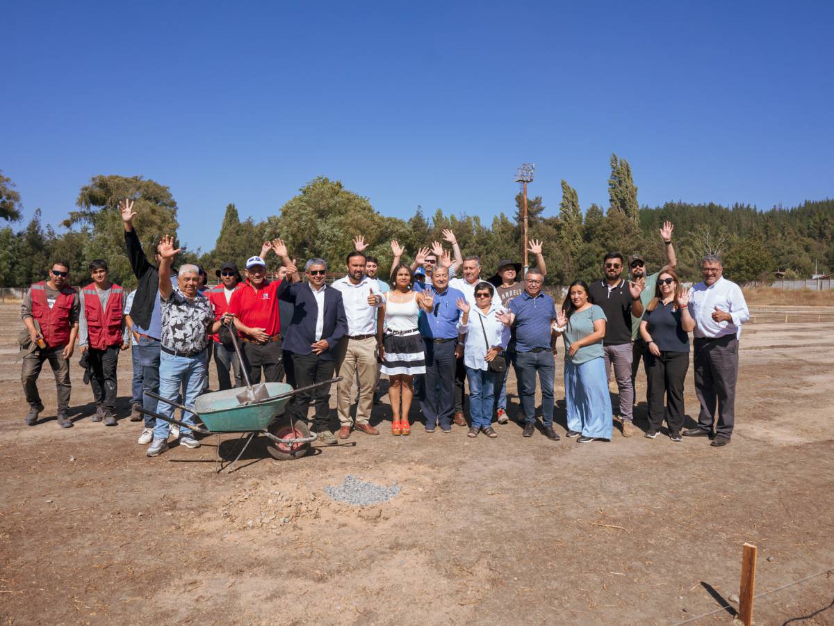 En Trehuaco inician las obras de la primera de las 21 canchas para Ñuble