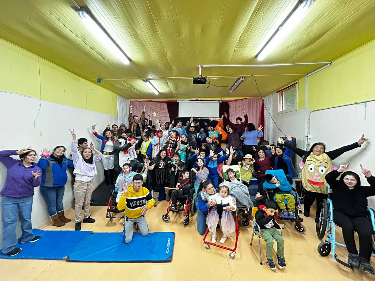 Mineduc distingue a 16 establecimientos de Fundación Educacional Coanil por su Excelencia Académica