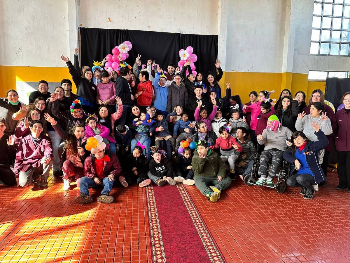 Escuela Los Naranjos recibe distinción por Excelencia Académica del Mineduc