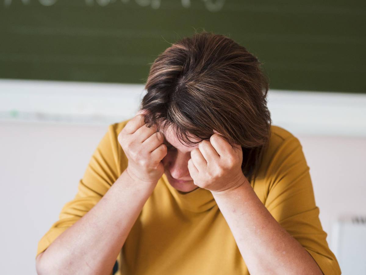 Violencia contra profesores: Secuelas psicológicas de un fenómeno en alza en las aulas de Chile 