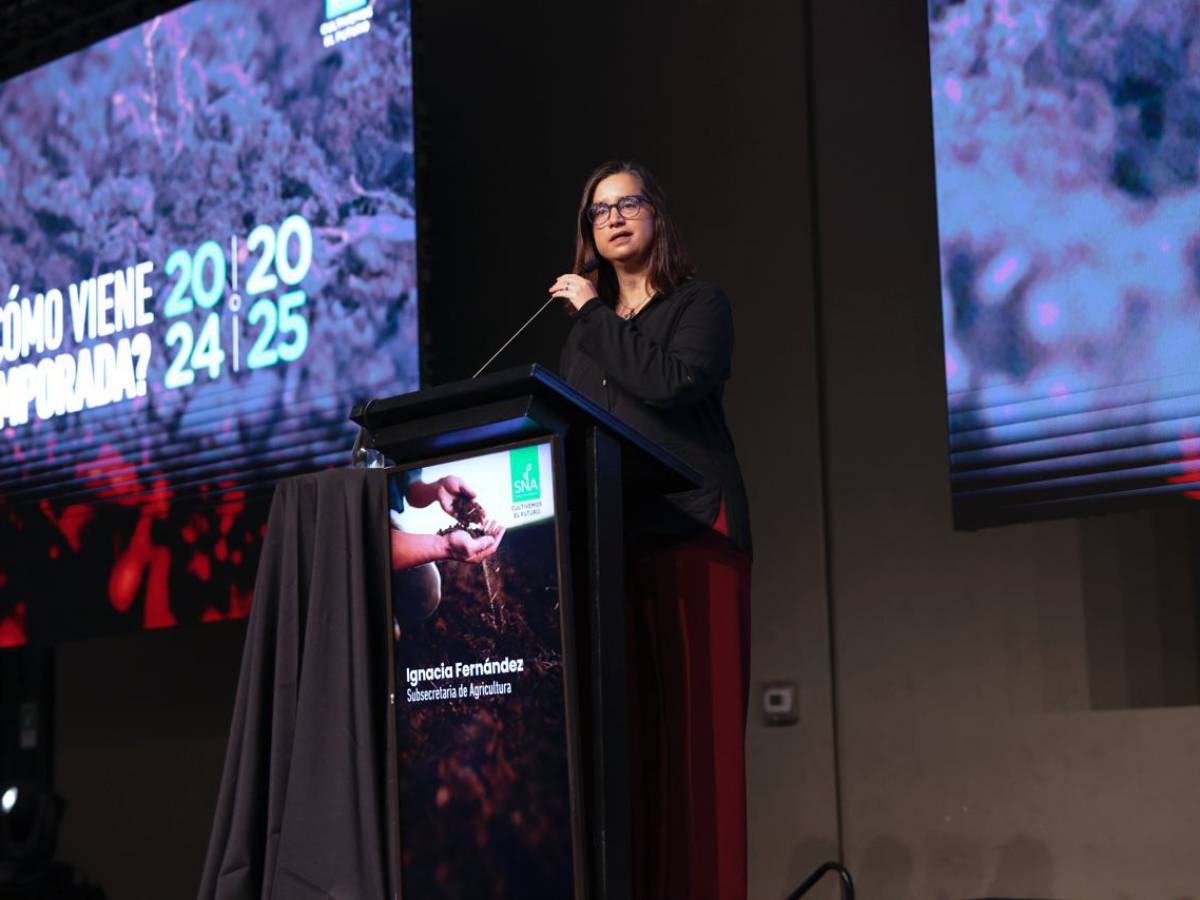 Subsecretaria de Agricultura entrega positivo balance en Seminario de la SNA “¿Cómo viene la temporada 2024-2025?”