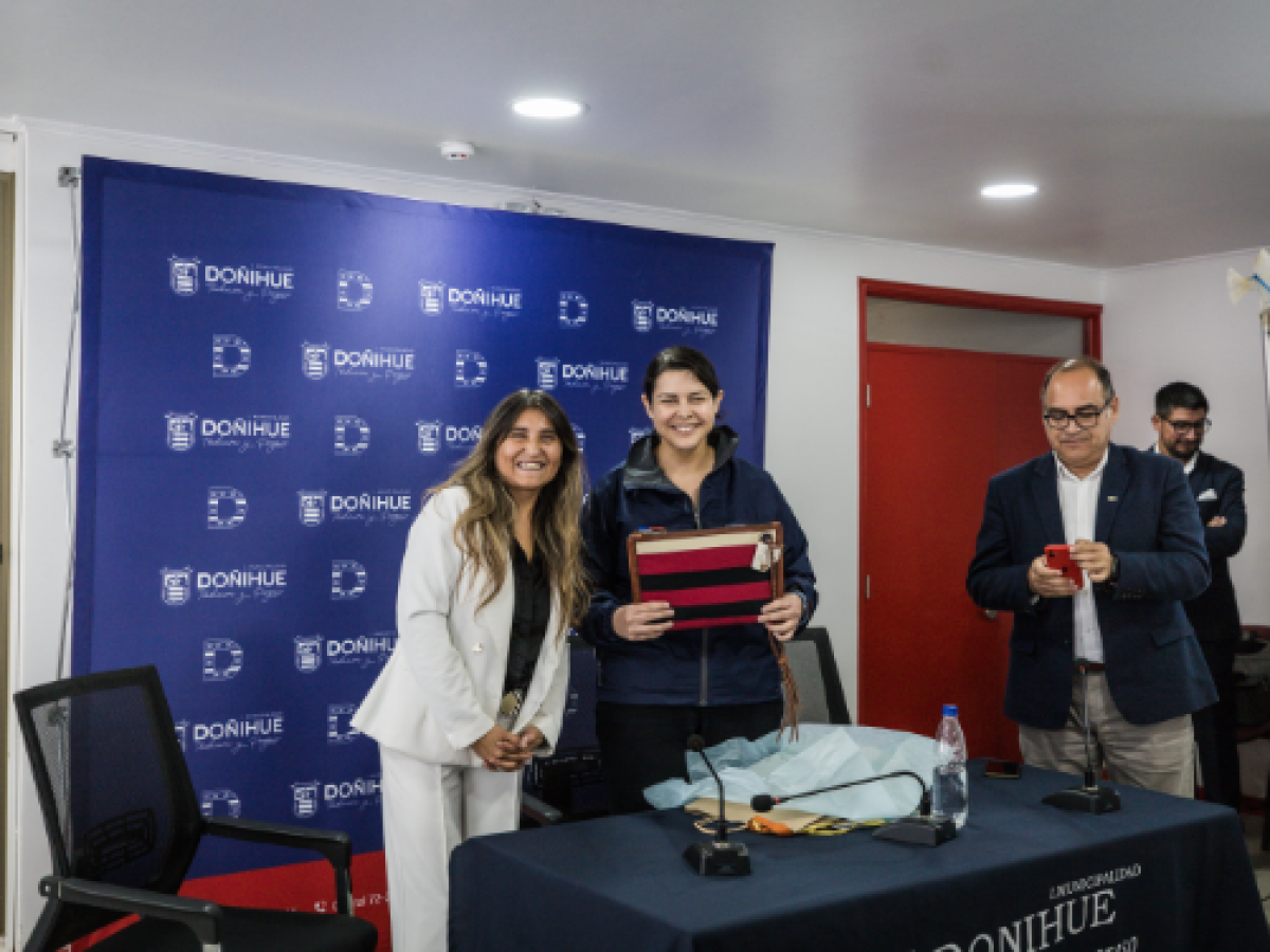 Autoridades se reúnen con la comunidad de Doñihue para informar acerca de los beneficios de la Ley de Royalty