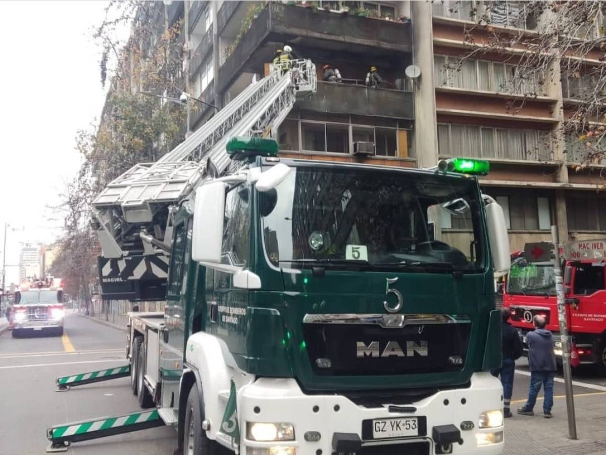 Bomberos de Santiago registra récord de emergencias y se confirma aumento de la participación femenina