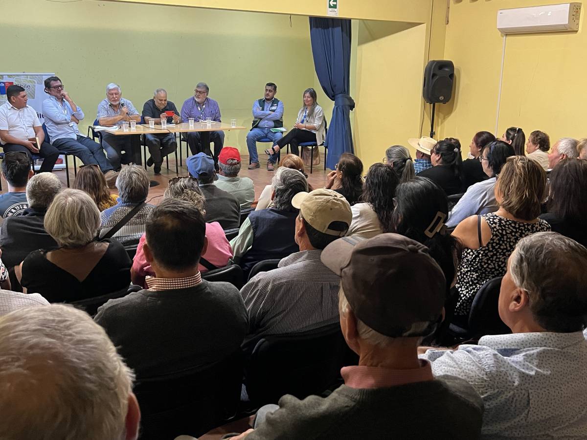 Diálogo por la Agricultura en Ñiquén: productores y autoridades en encuentro clave