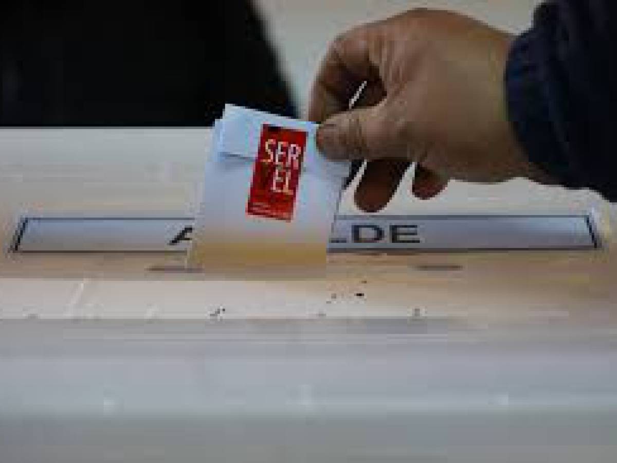 Las propuestas del Ejecutivo sobre el voto migrante podrían aumentar las divisiones y la xenofobia, según analistas.