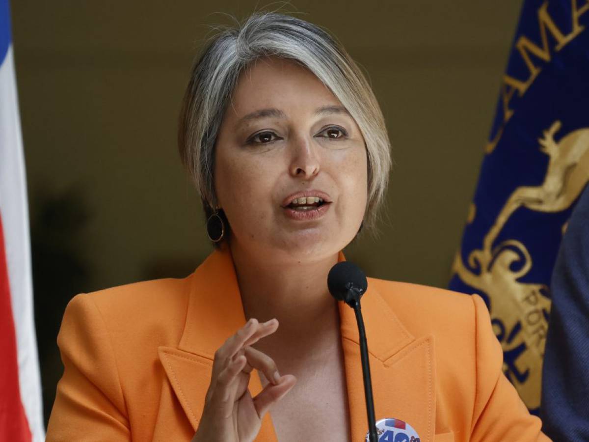 El Partido Comunista anuncia apoyo a Jeannette Jara como su carta presidencial para las elecciones de 2025.