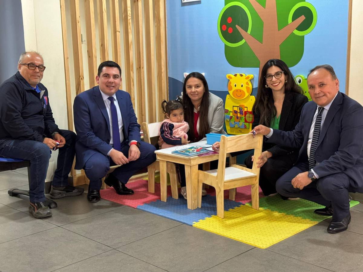 Registro Civil inaugura espacio infantil y alzadores para facilitar trámites a niños y niñas en Ñuble