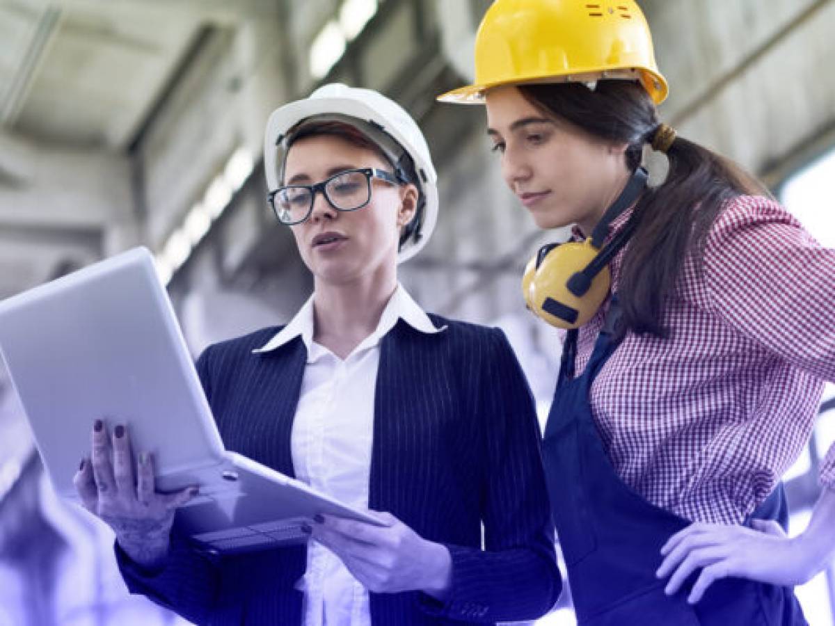 Los sectores empresariales que están al debe en digitalizar procesos de formación de sus colaboradores