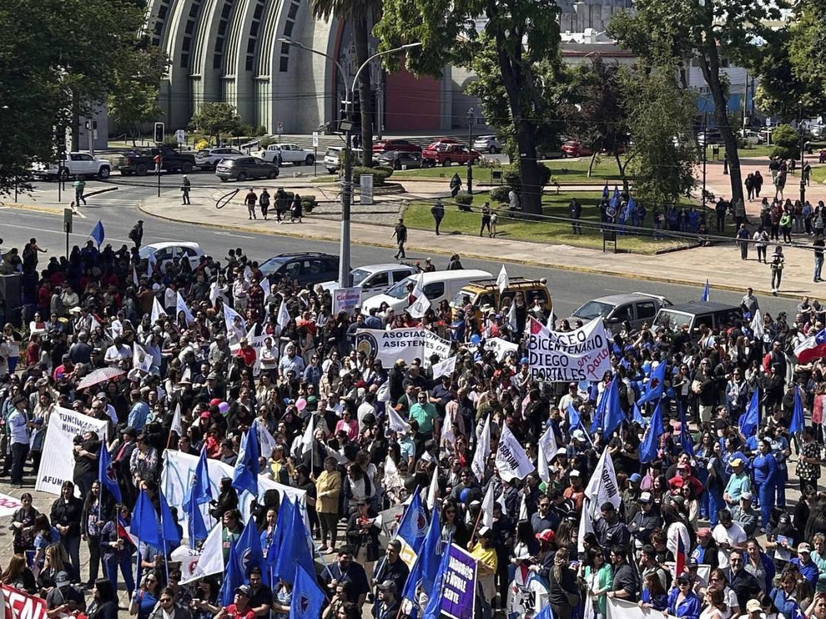 Profesorado de Ñuble inicia paro y exige respuesta al gobierno sobre condiciones laborales